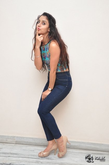 Ravneet-Kaur-at-Sithara-Movie-Show-Press-Meet